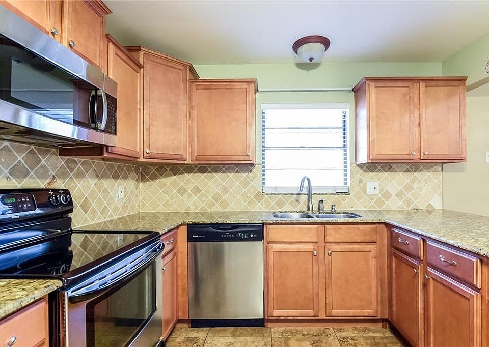 1st image of 506 Green Cove Dr