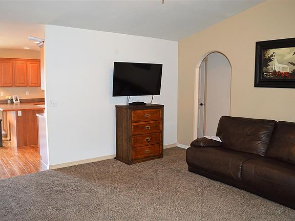 2nd image of 1120 Lupine Ln
