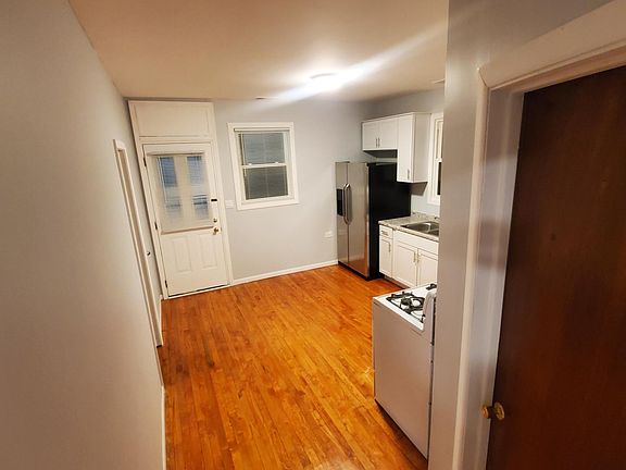 3rd image of 4033 W Newport Ave
