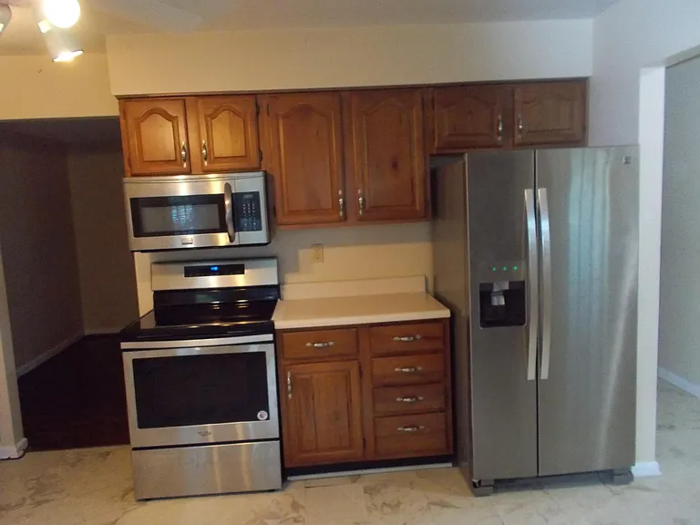9528 Greencastle Ln — Photo 3
