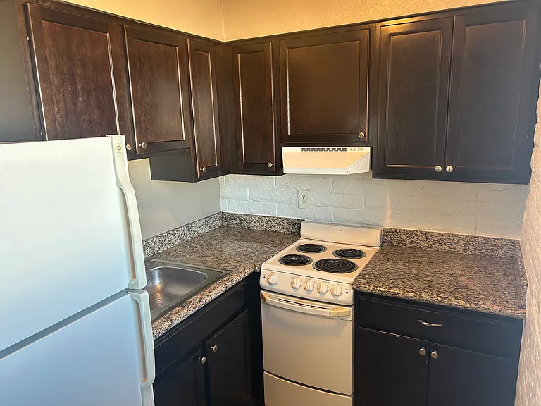 742 E Flynn Ln #4 — Photo 3