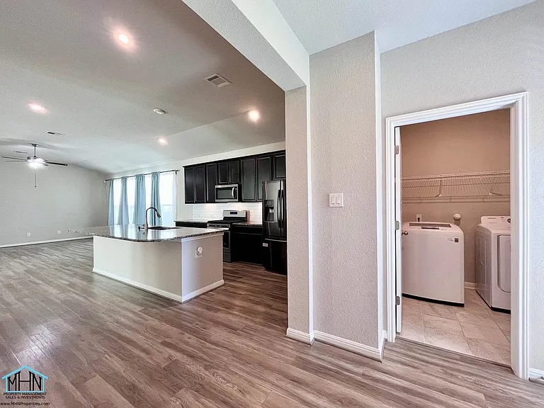 2307 Castello Way — Photo 15