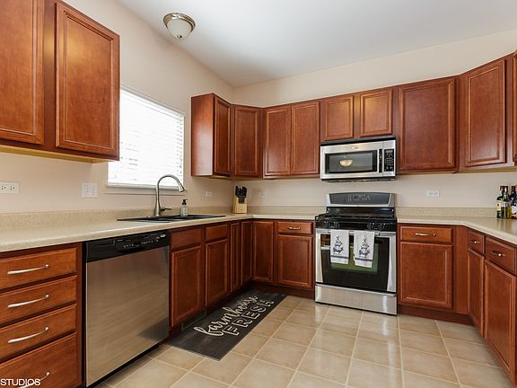3rd image of 2134 Greenview Dr