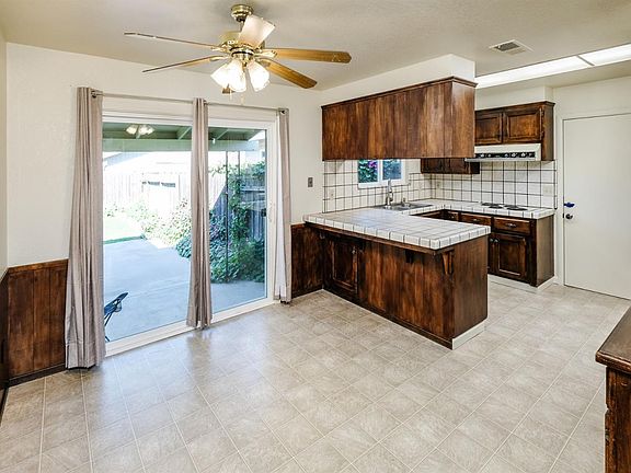 4th image of 7220 Gloria Dr
