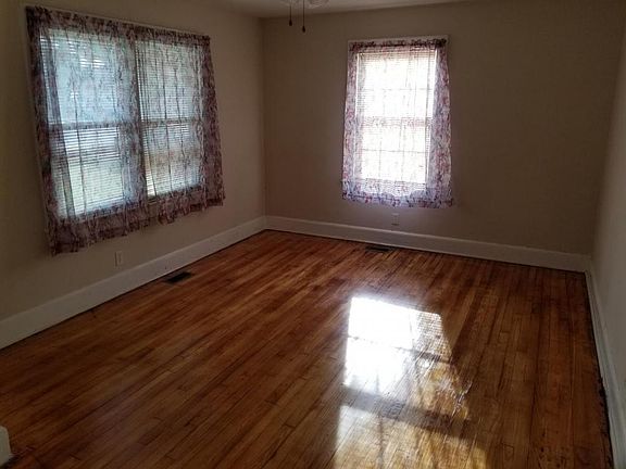 4th image of 803 Fleming St