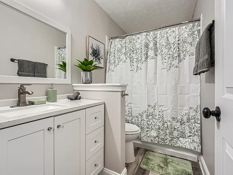 1040 Terramont Dr — Photo 18