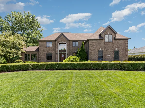 811 Royal Dublin Ln, Dyer, IN 46311