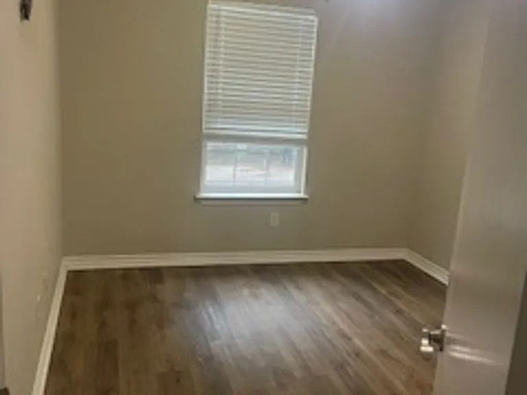 1491 N Columbia St — Photo 5