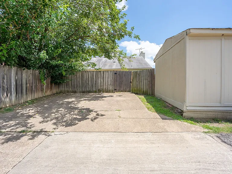 817 Denmark Dr — Photo 12