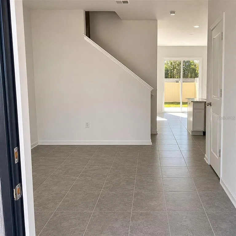 3 bed, 2.5 bath, 1840 sqft, $2,000 — Photo 2
