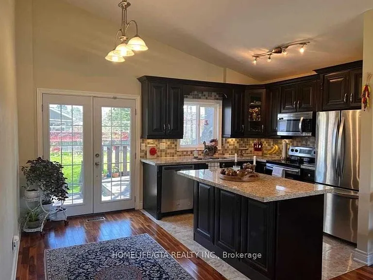 23 Benfrisco Cres — Photo 4