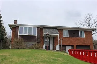 404 Cowan Dr photo 1