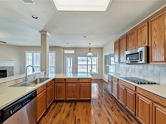 4th image of 4101 Shores Ct