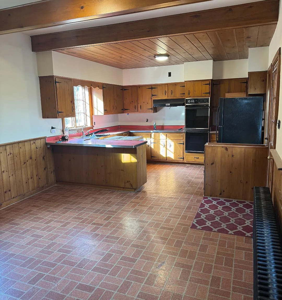 5 bed, 2500 sqft, $4,500 — Photo 4