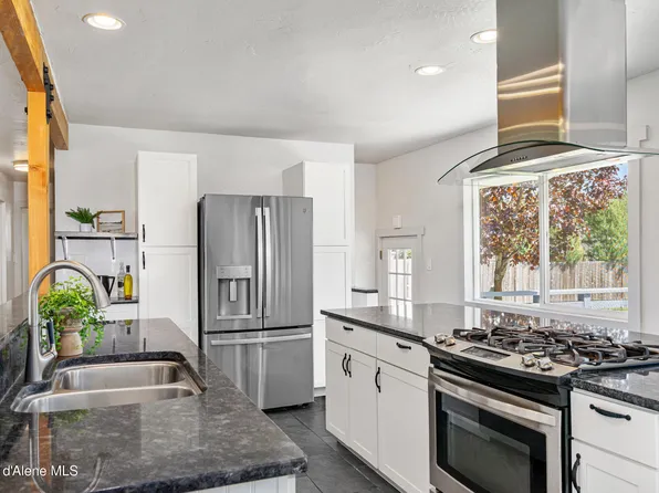 7040 N 15th St, Dalton Gardens, ID 83815