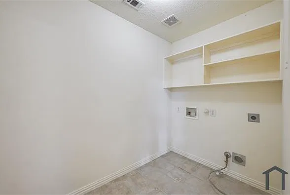 4 bed, 2347 sqft, $2,900 — Photo 1