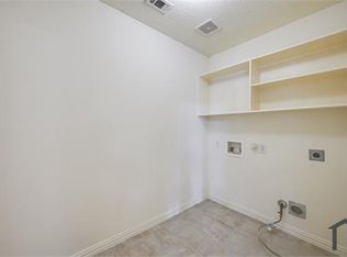 216 Quail Trail Ln, Arlington, TX 76002