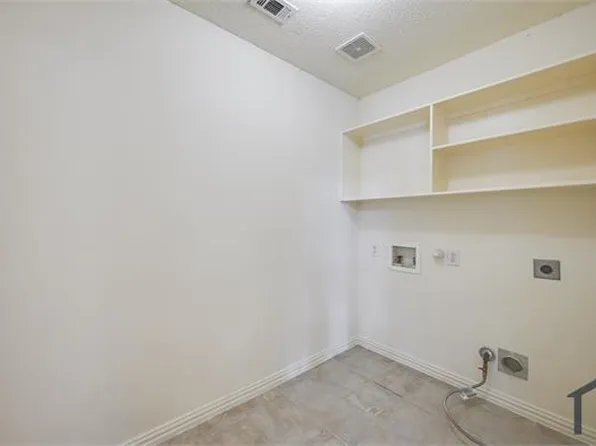 216 Quail Trail Ln, Arlington, TX 76002