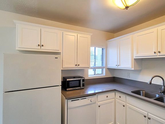 4th image of 802 N Edgewood St #2