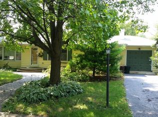 8 Tuttle Ave, Clarendon Hills, IL 60514