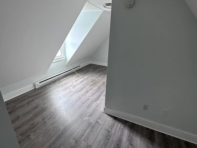 111 Laurel Hill Ave #3 — Photo 5