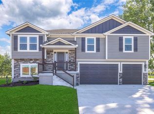 11801 E 211th St, Peculiar, MO 64078