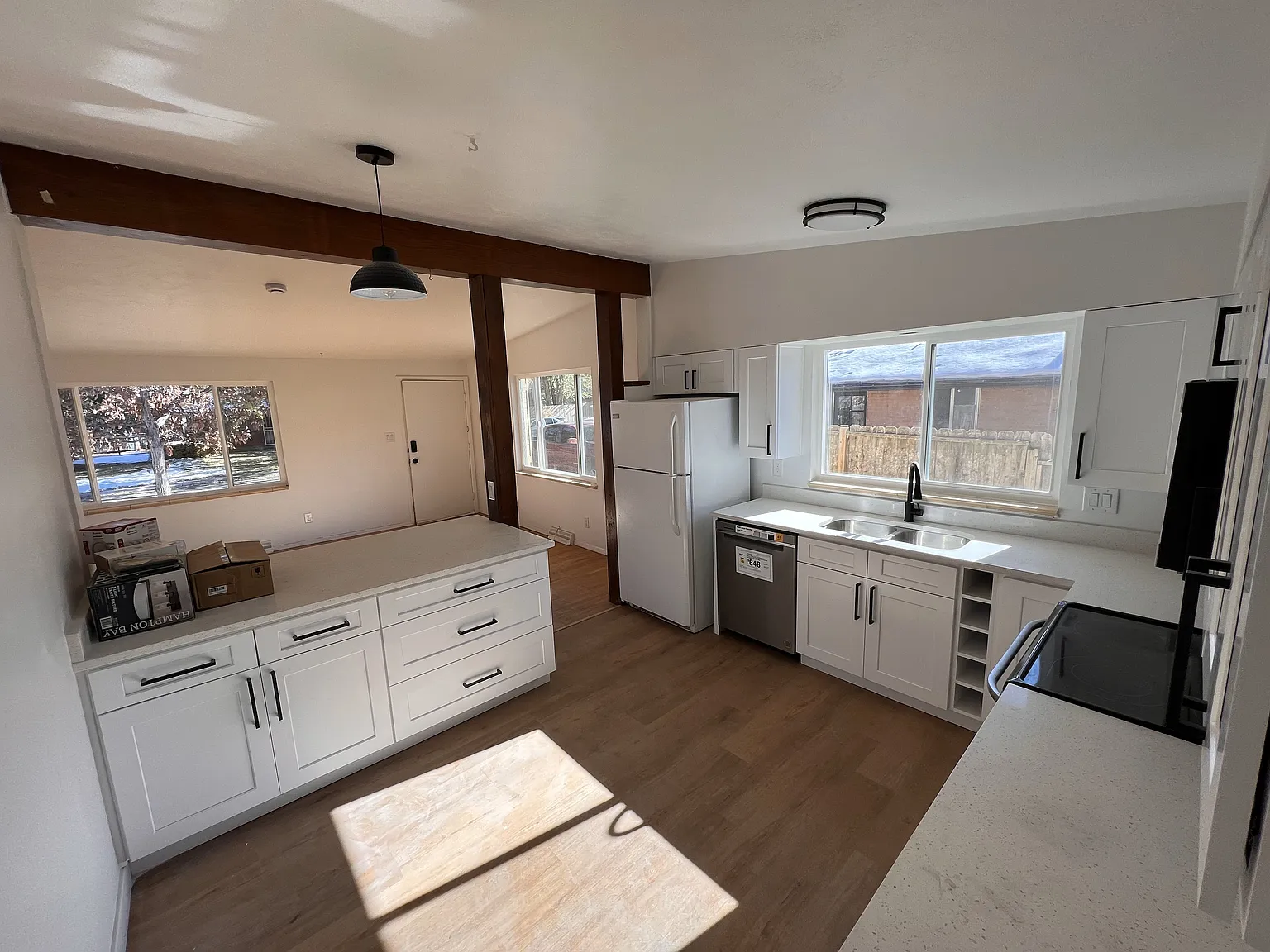 2 bed, 830 sqft, $1,900 — Photo 2