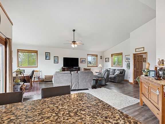 4th image of 10460 Sweet Pea Way
