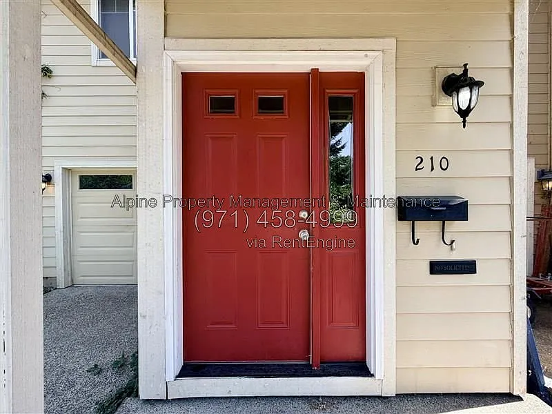 4 bed, 1.5 bath, 1407 sqft, $2,325 — Photo 2