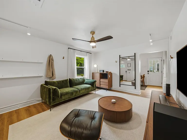 607 Lord Ave #607 — Photo 5