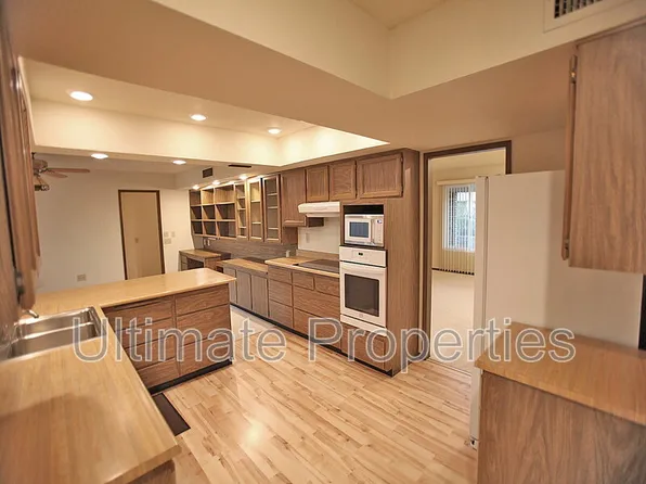 17202 N Foothills Dr, Sun City, AZ 85373