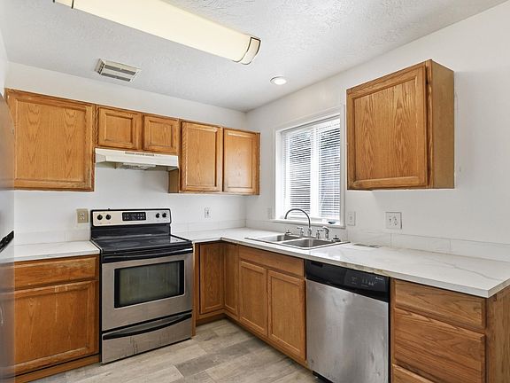 4th image of 1829 W 6th Ave