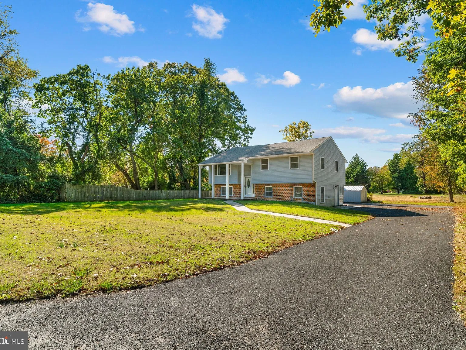 4 bed, 2.0 bath, 2068 sqft, $3,000 — Photo 4