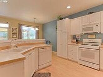 4th image of 417 NE 55th Ave
