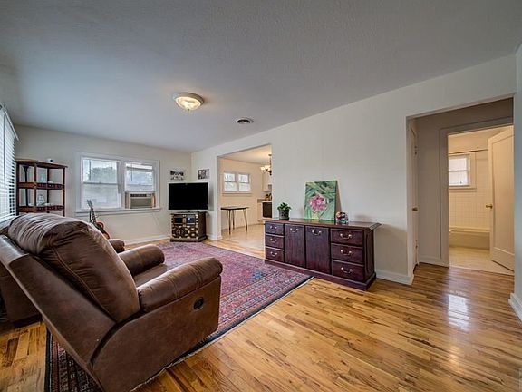 4th image of 1801 Conley St
