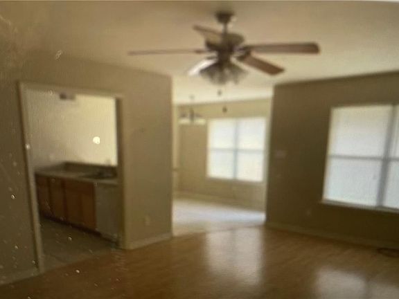 3rd image of 203 Perryl Ln