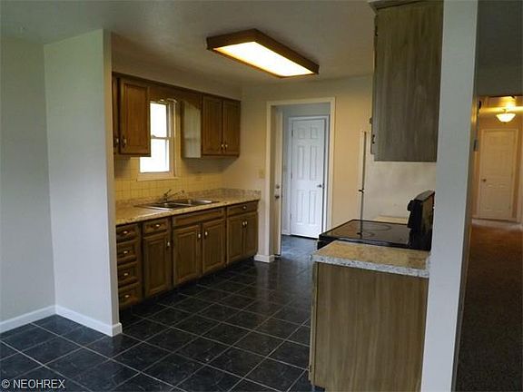 3rd image of 36268 N Riverview Dr