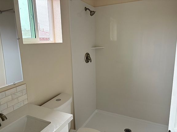 5th image of 2227 Prospect St #B