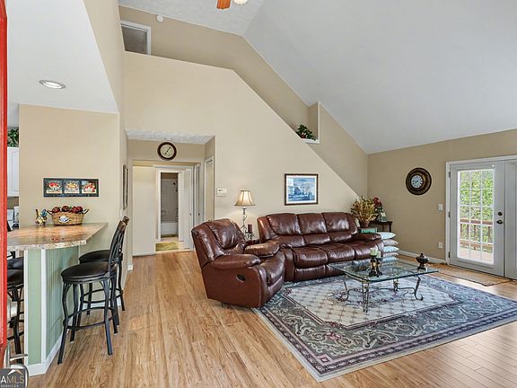6th image of 542 Eastern Cross Ln