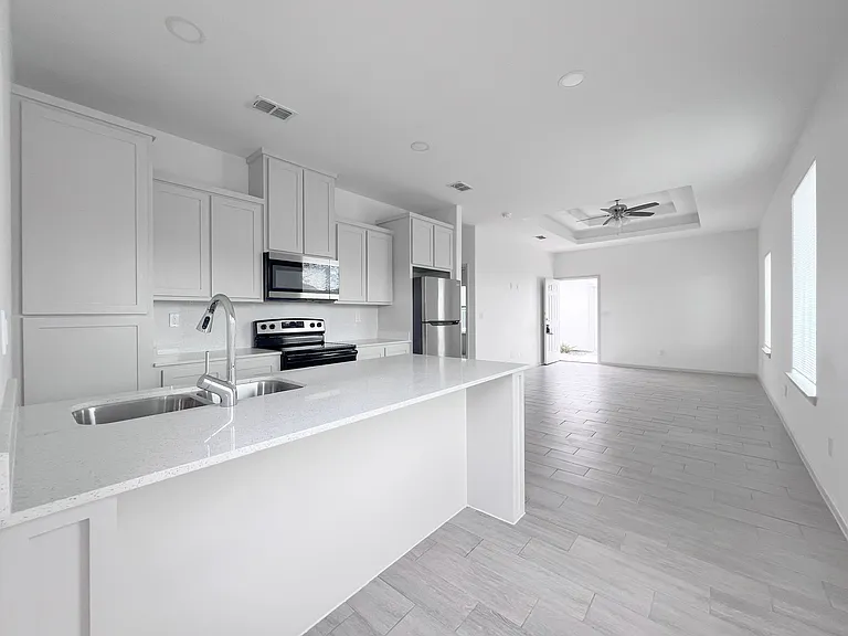 1304 Shavano Dr — Photo 11