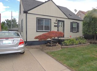19537 Rosedale St, Saint Clair Shores, MI 48080