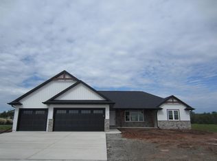 1153 Applewood Dr, De Pere, WI 54115