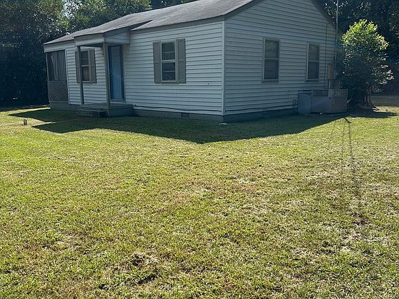 3rd image of 501 Camellia Cir