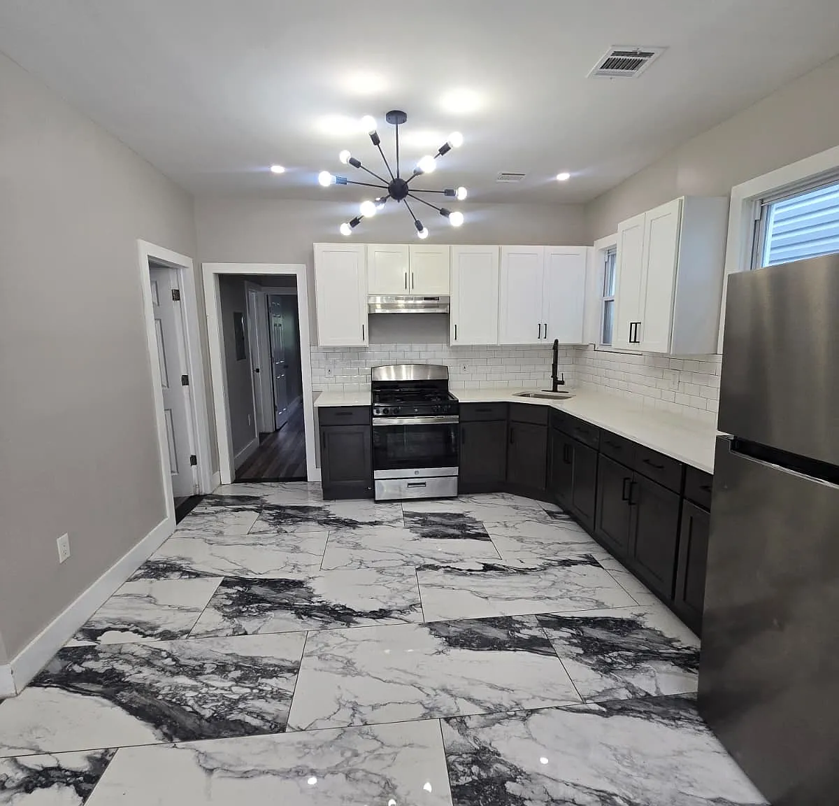 4 bed, $2,650 — Photo 1
