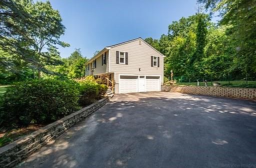 4th image of 172 Charlton St
