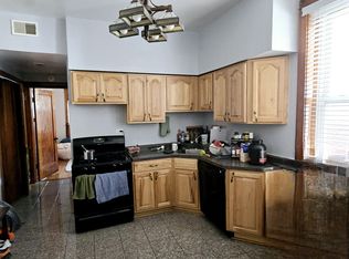 919 N Leavitt St #2F, Chicago, IL 60622