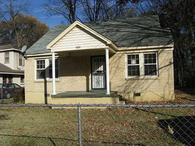 2326 Lowell Ave