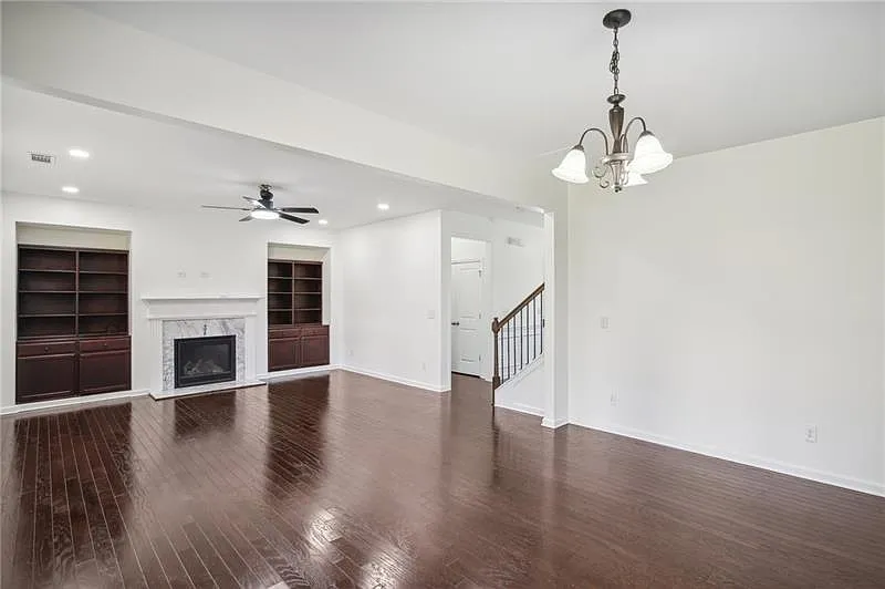 4 bed, 2.5 bath, 2756 sqft, $2,700 — Photo 4