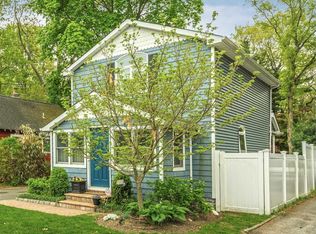 670 Washington Dr, Centerport, NY 11721