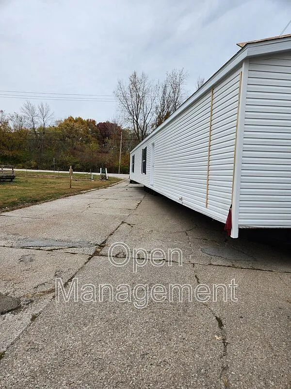 3 bed, 2.0 bath, 1216 sqft, $1,199 — Photo 3